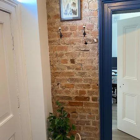 No1 The Townhouse *